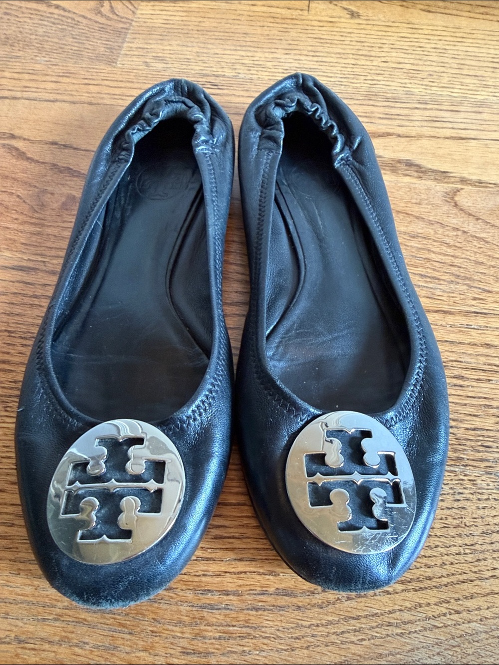 Tory Burch Black Leather Logo Round-Toe Ballet Flats - Picture 2 of 10